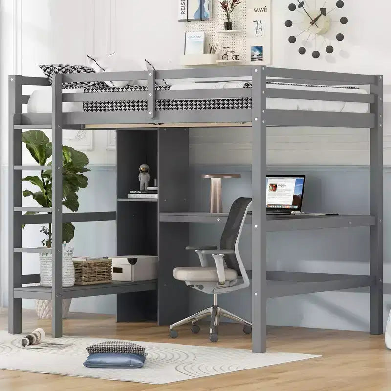 Letto a soppalco full size con scaffali multifunzione e scrivania sotto il letto
