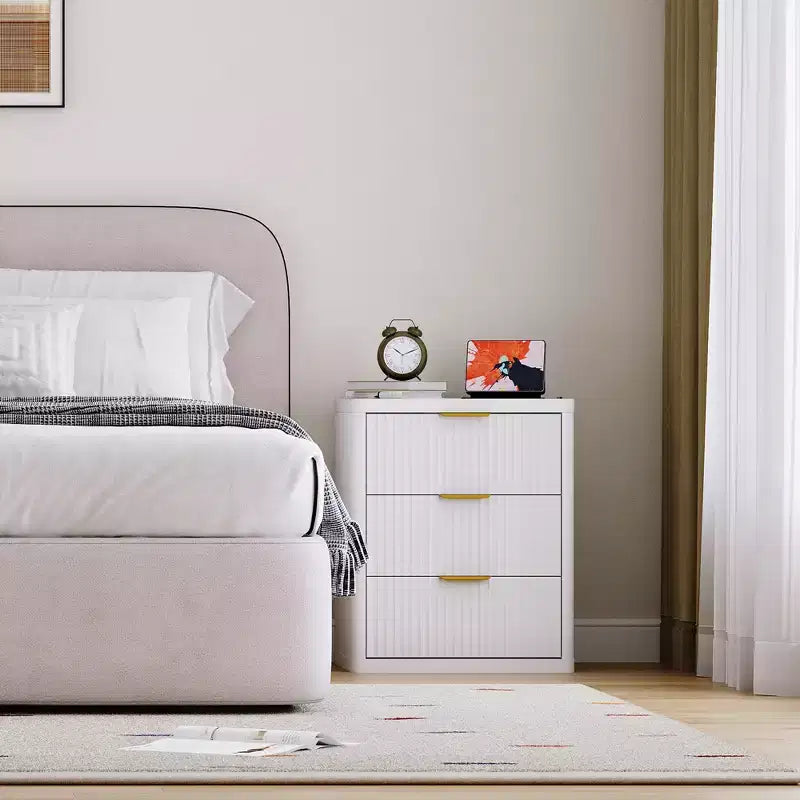 Tavolino di fine secolo moderno, comodino, 3 cassetti, comodino con stazione di ricarica, maniglie in metallo e angoli arrotondati, camera da letto, soggiorno
