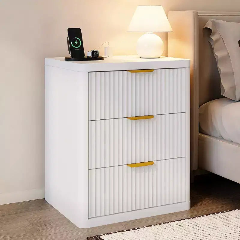 Tavolino di fine secolo moderno, comodino, 3 cassetti, comodino con stazione di ricarica, maniglie in metallo e angoli arrotondati, camera da letto, soggiorno