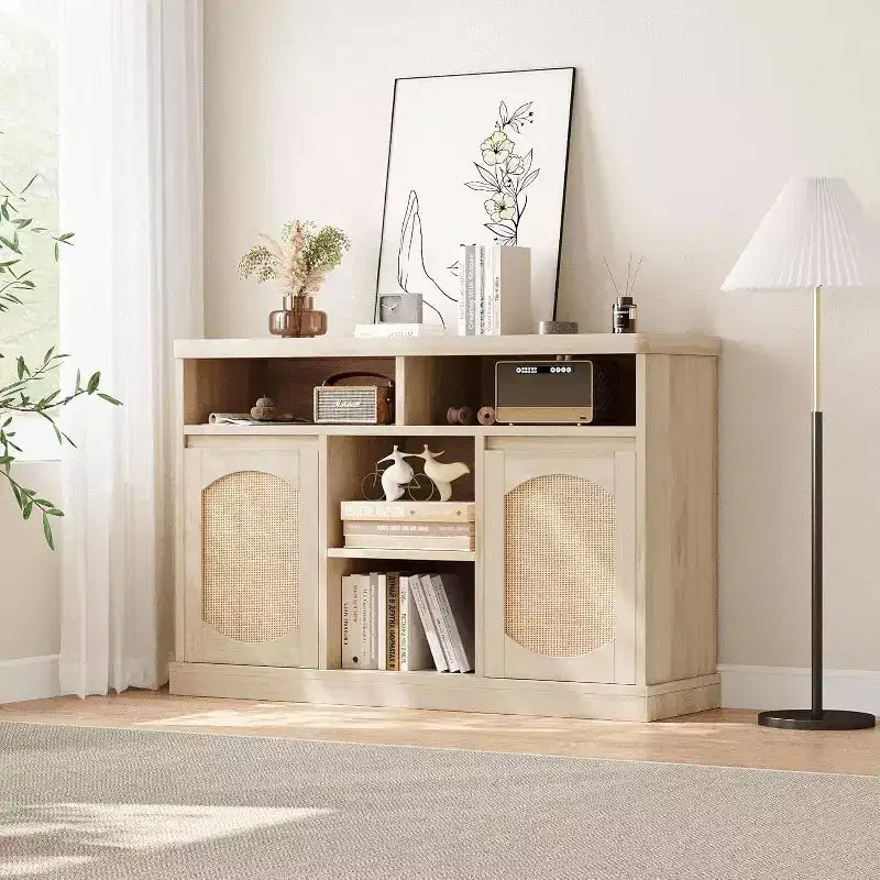 Credenza a Buffet a 2 Ante con Decorazioni in Rattan e Ripiani Regolabili