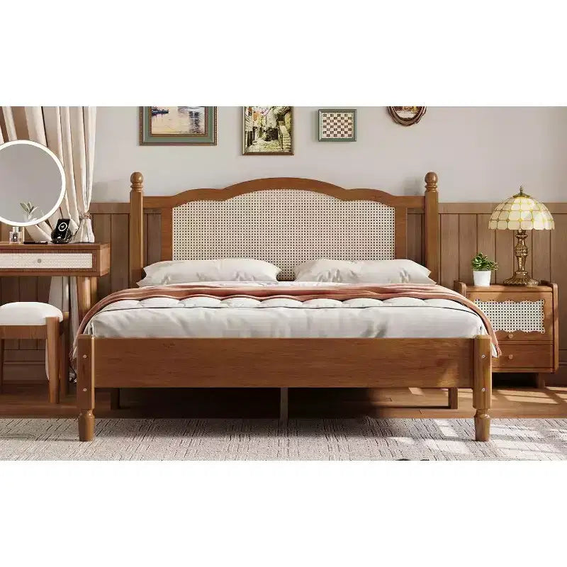 Letto matrimoniale con struttura in legno e testiera in rattan naturale, telaio vintage con supporto a doghe, noce