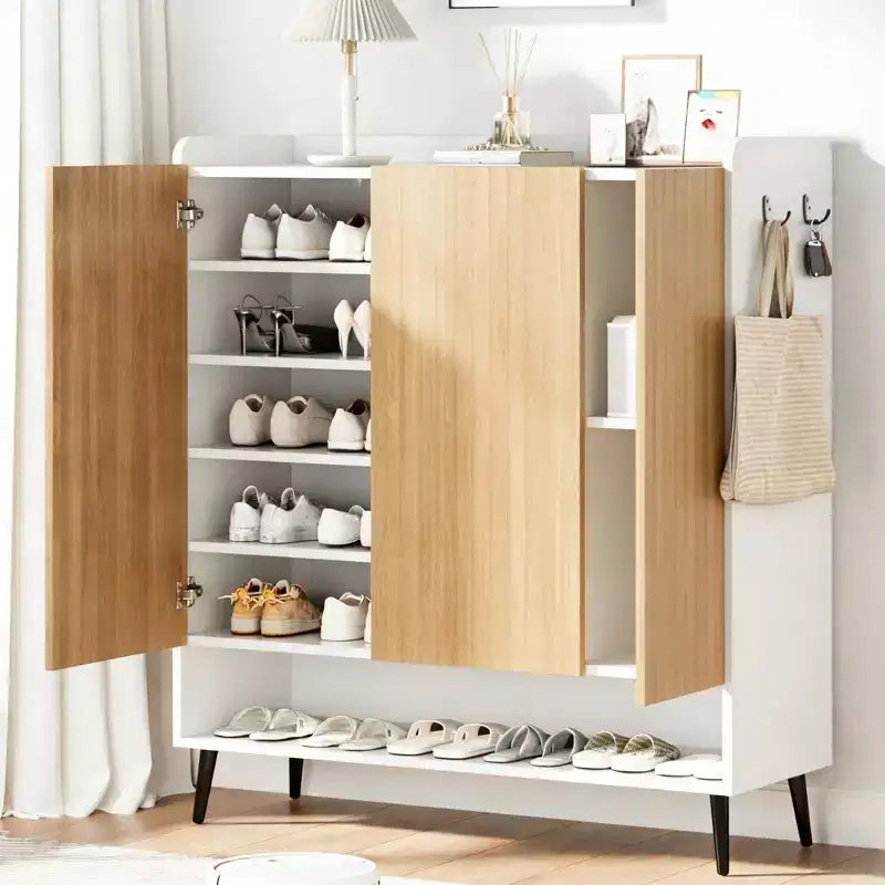 Scarpiera Grande con Ante, Porta Scarpe in Legno a 6 Livelli con Ripiani Regolabili e Ganci, Scarpiera da Ingresso a 3 Ante per Oltre 30 Paia