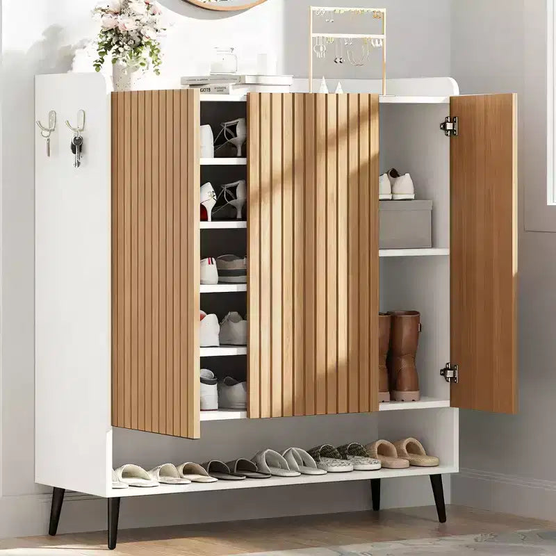 Scarpiera Grande con Ante, Porta Scarpe in Legno a 6 Livelli con Ripiani Regolabili e Ganci, Scarpiera da Ingresso a 3 Ante per Oltre 30 Paia