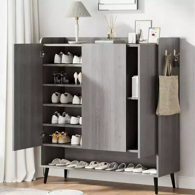 Scarpiera Grande con Ante, Porta Scarpe in Legno a 6 Livelli con Ripiani Regolabili e Ganci, Scarpiera da Ingresso a 3 Ante per Oltre 30 Paia