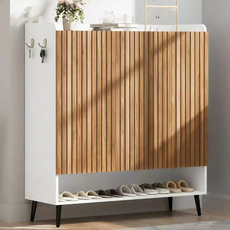 Scarpiera Grande con Ante, Porta Scarpe in Legno a 6 Livelli con Ripiani Regolabili e Ganci, Scarpiera da Ingresso a 3 Ante per Oltre 30 Paia